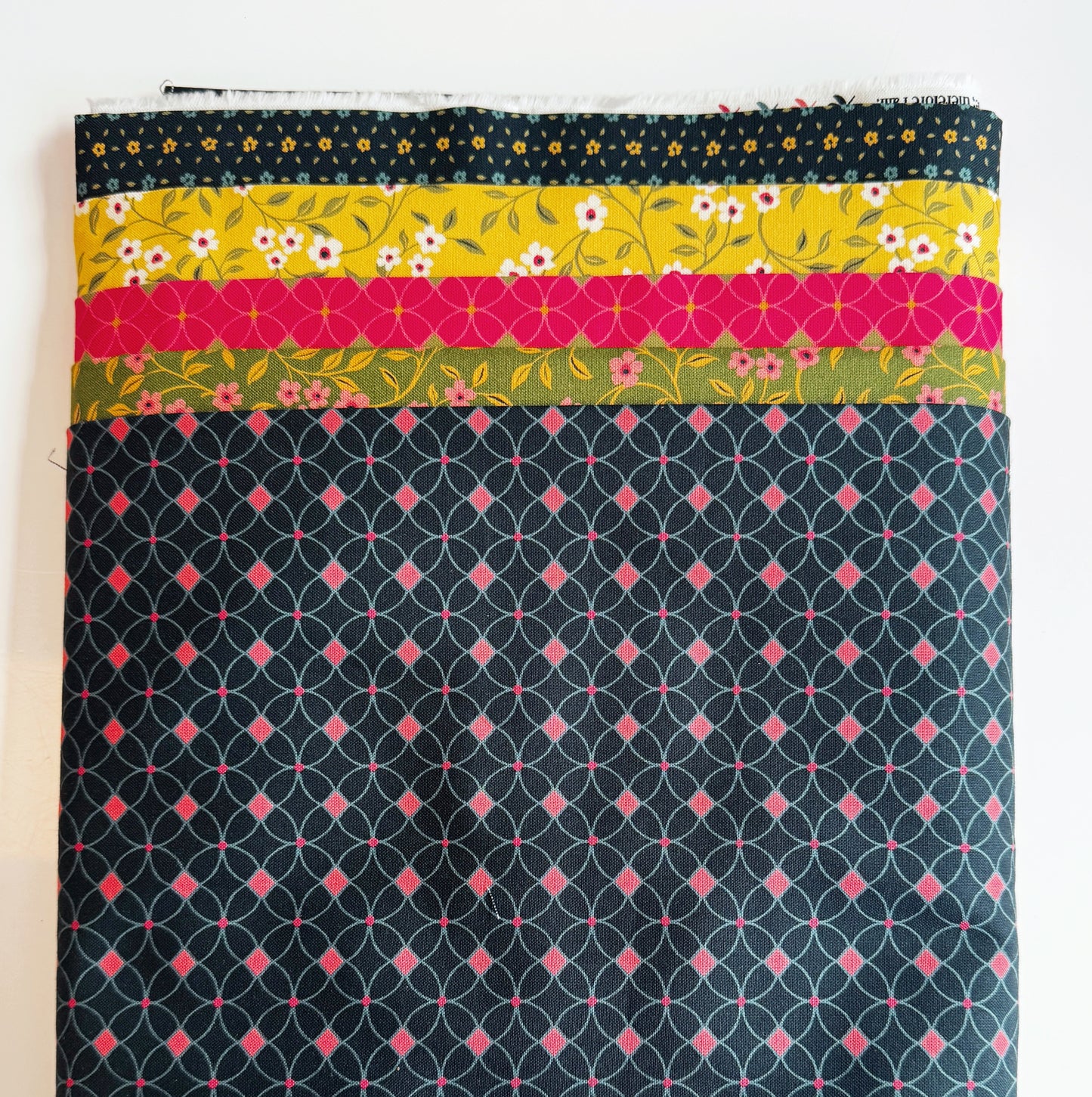 Bundle 110 / 5 yard bundle / 1 yd eachprint Retail Value $75