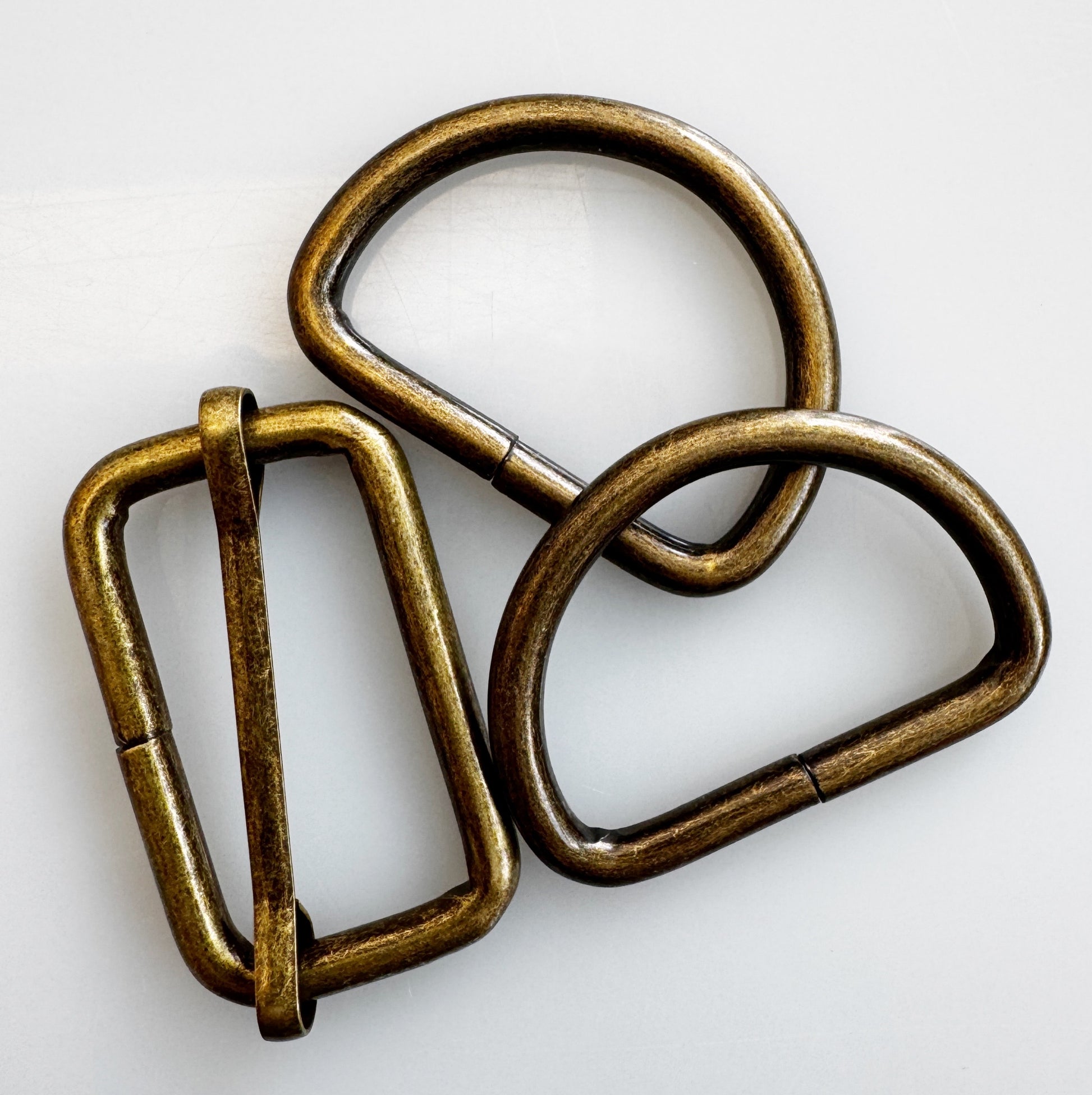 Antique brass D-rings and rectangle buckle (908F3CD5)