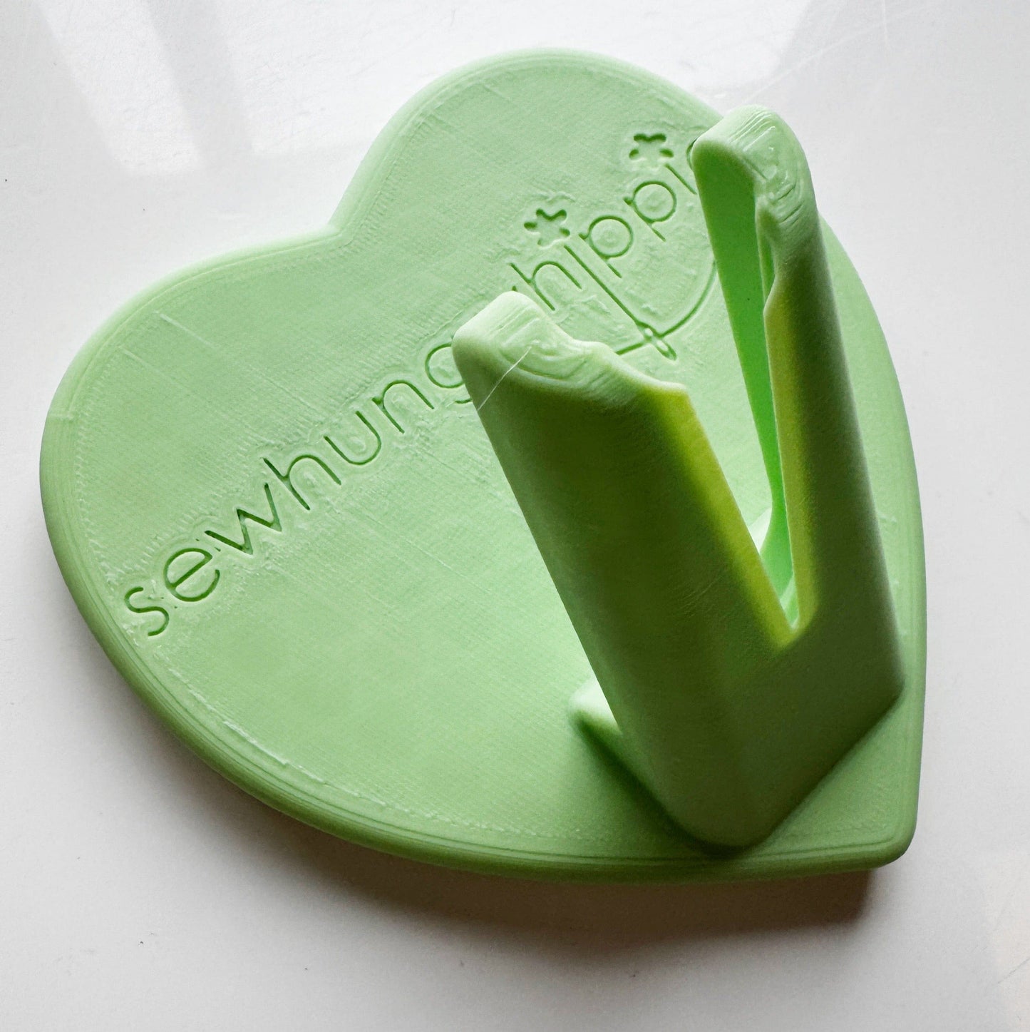 Sewhung hippie heart-shaped phone holder