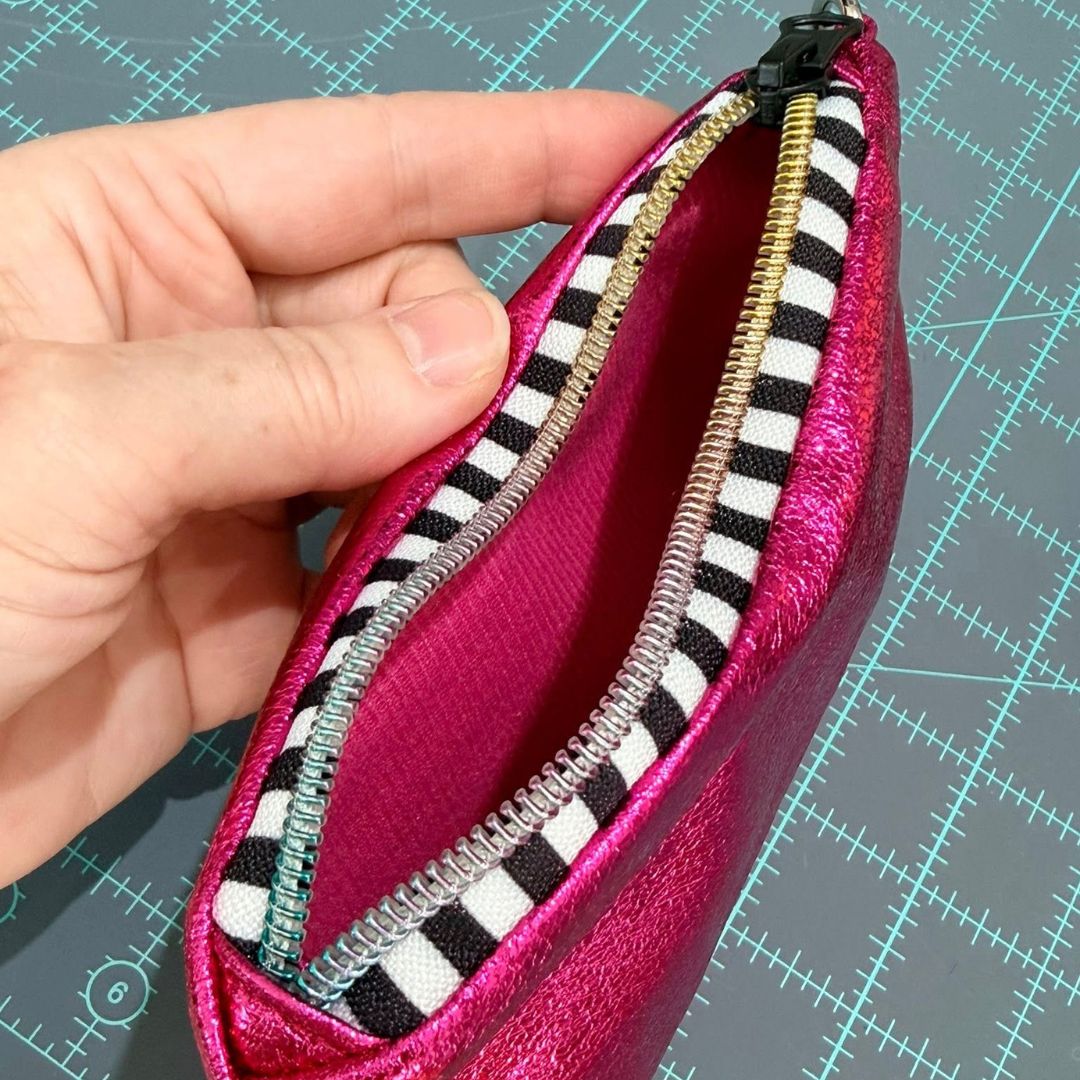 Premium Big Stripe Zipper Tape with Metal-Look Nylon Teeth For Pouch