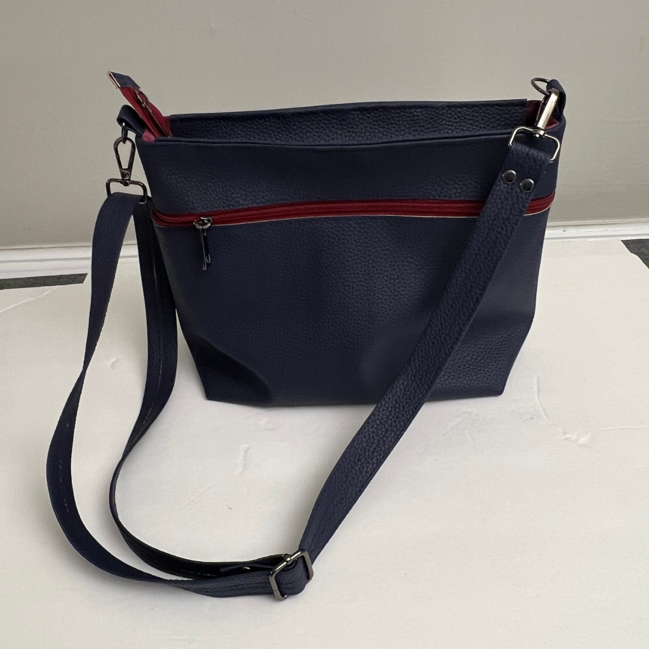 Madison_Bag_printed_Sewing_Pattern in Moonglow DEEP NAVY vinyl