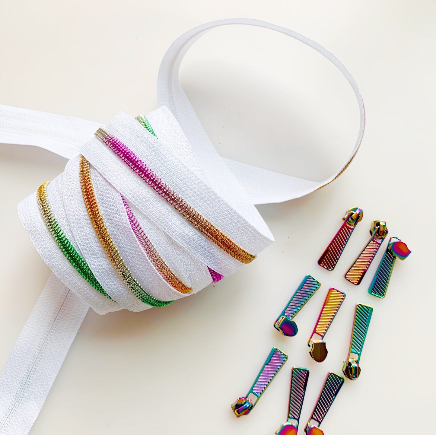 ACS_1061 White zipper tape with rainbow colored zipper pulls