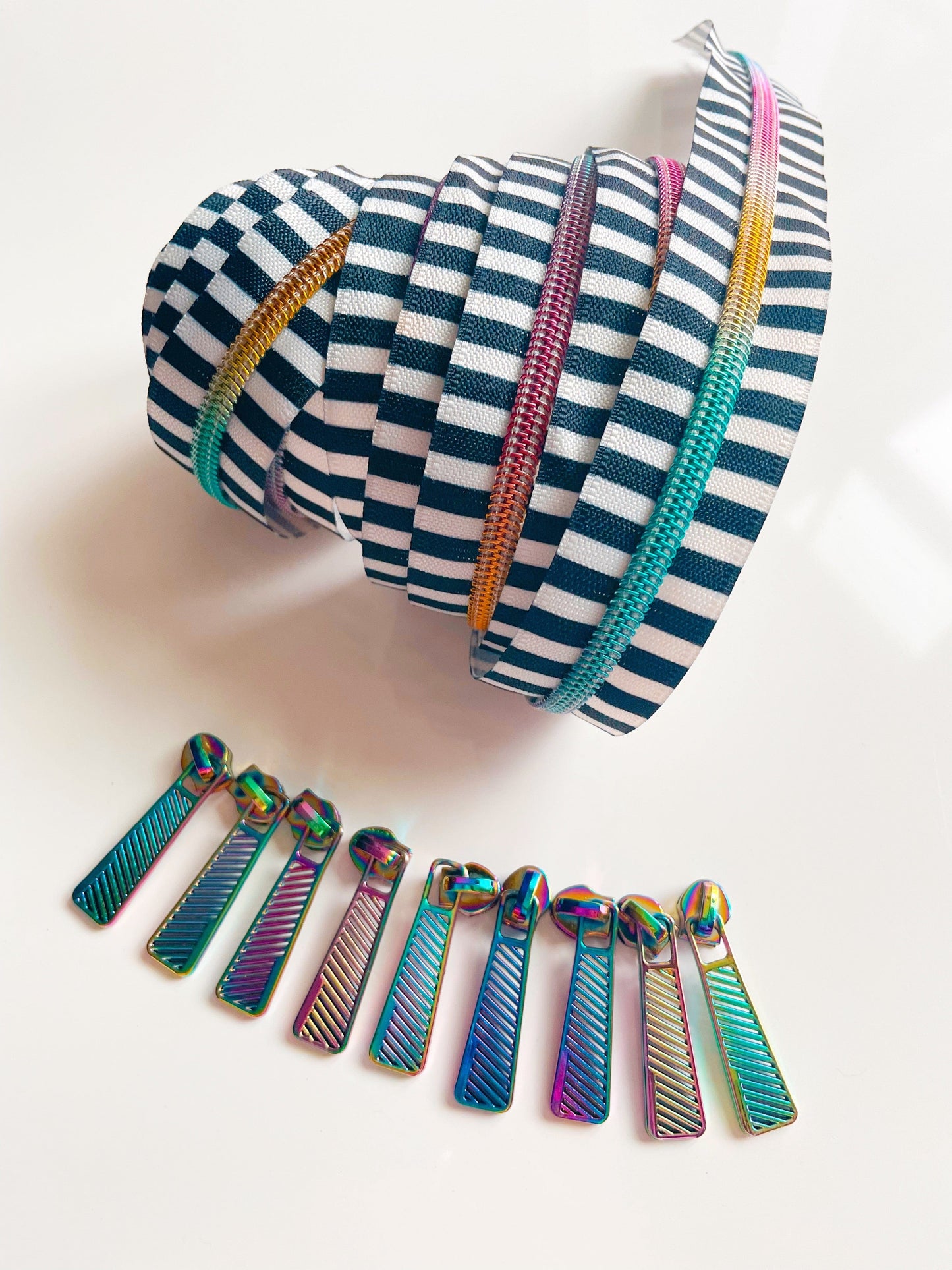 Big stripes zipper roll with colorful zipper pulls