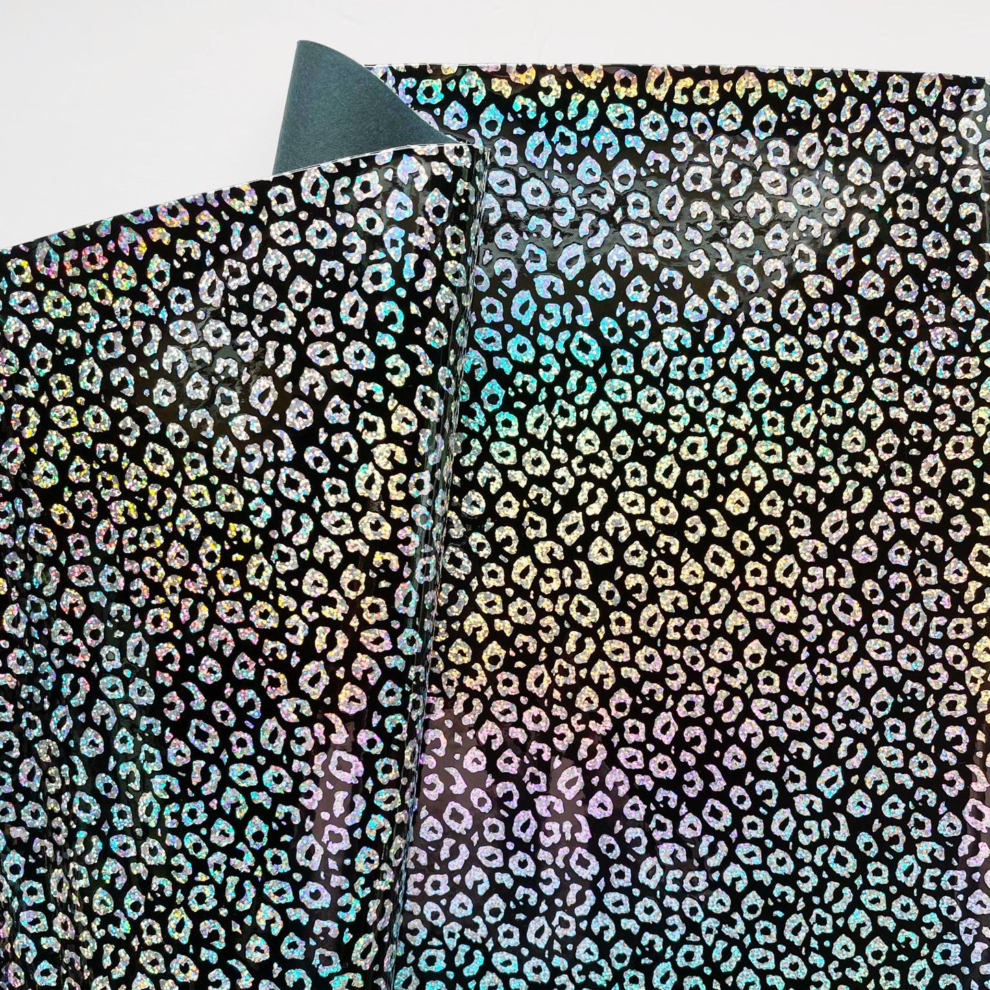 Leopard Vinyl Black/Silver Iridescence