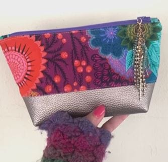 Easy zipper case with floral print and silver base