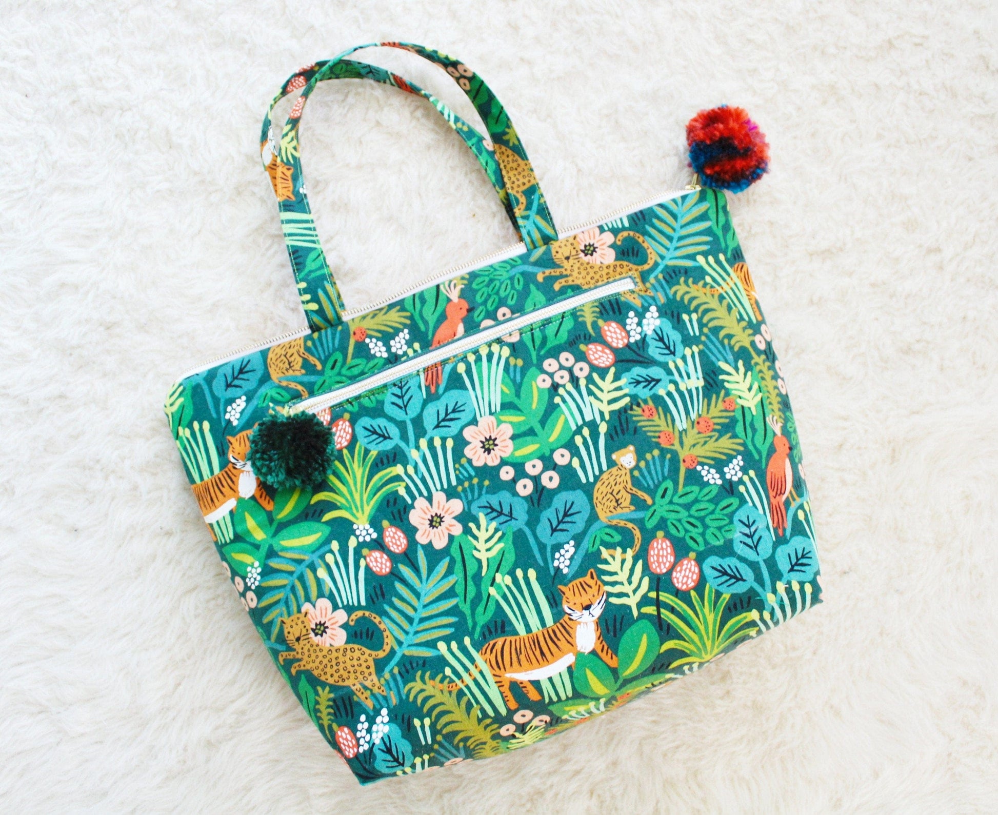 Green tote bag with tiger print