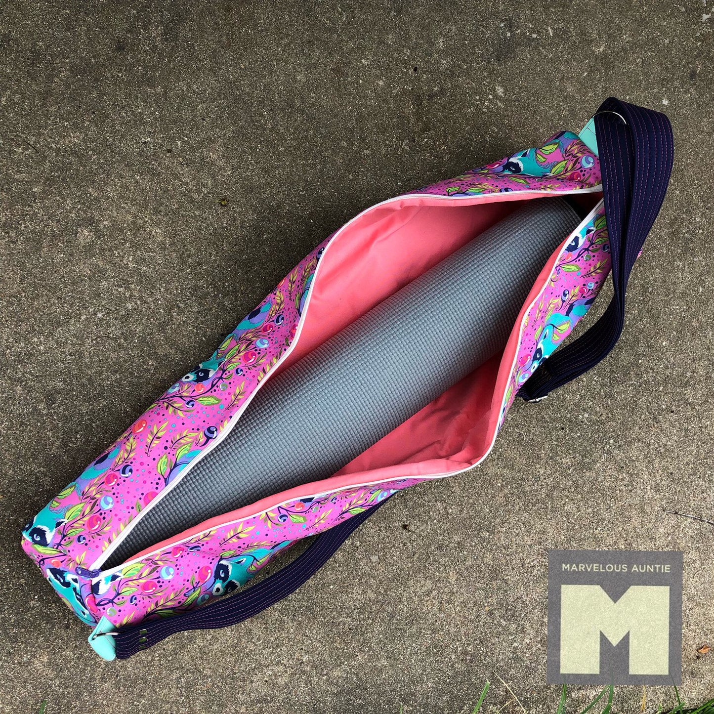 Yoga mat bag with pink floral pattern