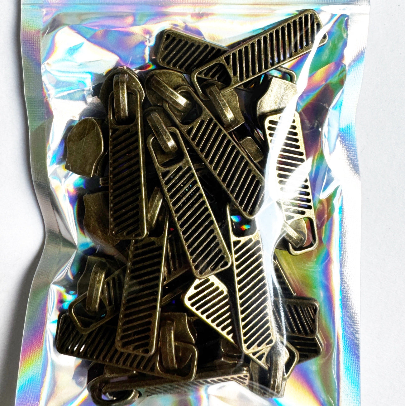 20-pack antique bronze zipper pulls for #5 zipper tape, perfect for handmade bags, backpacks, and pouches.