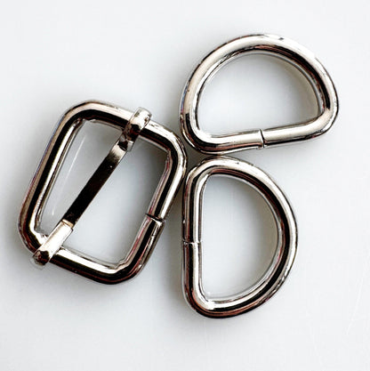 Metal buckles and D-rings (E18A64F4-AAF7)
