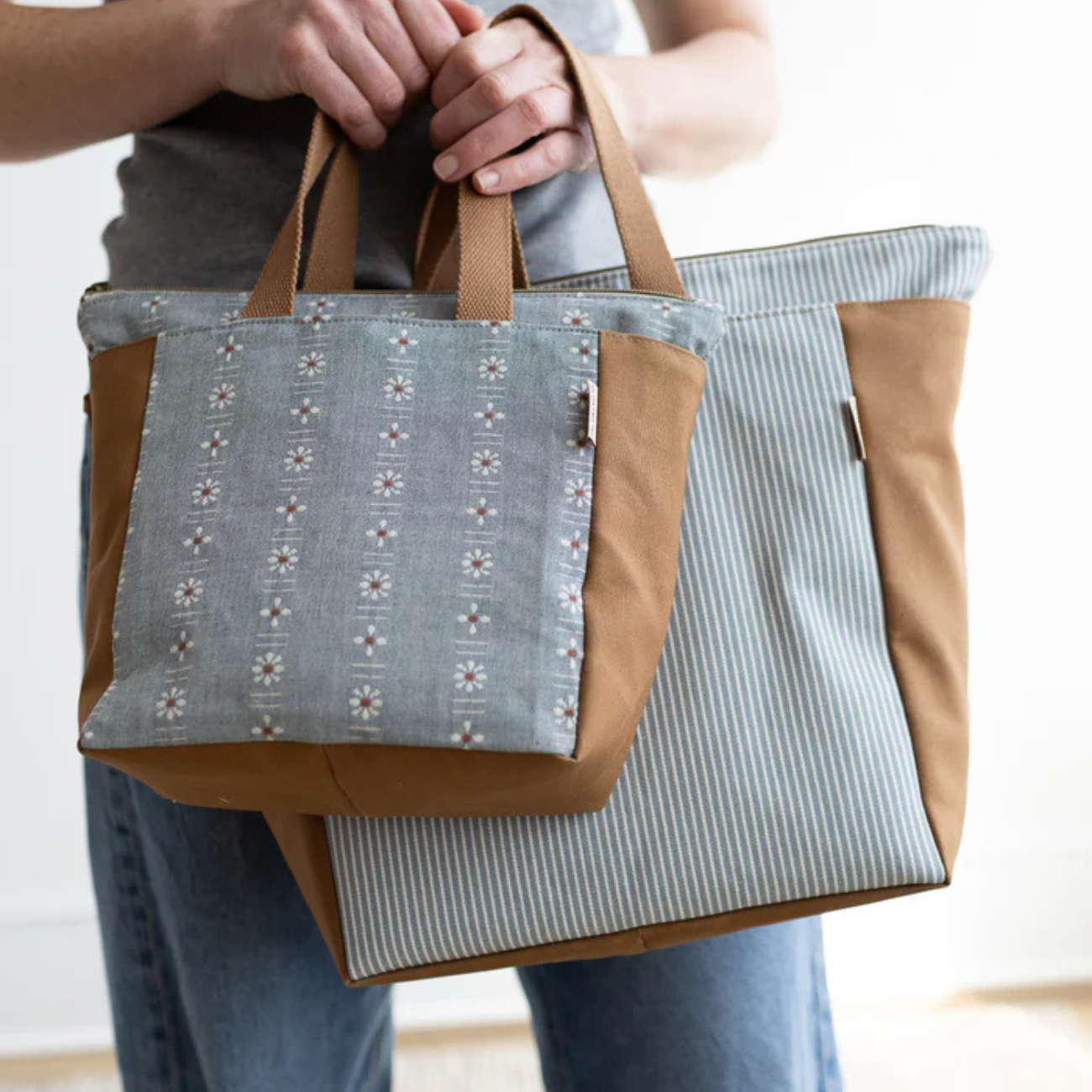 Fieldstone Tote sewing pattern – Regular and large size boxy tote bag sewn in quilting cotton