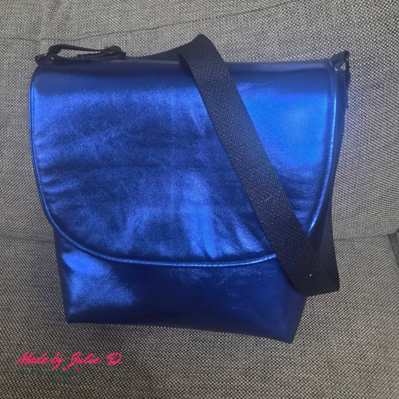 IRIS Messenger Bag PDF sewing pattern
