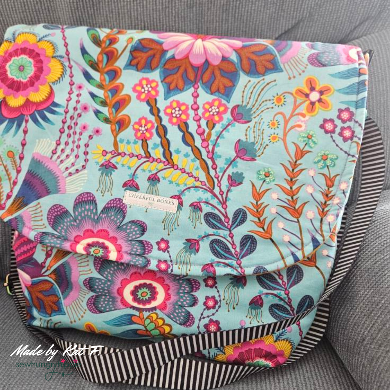 IRIS Messenger Bag PDF sewing pattern