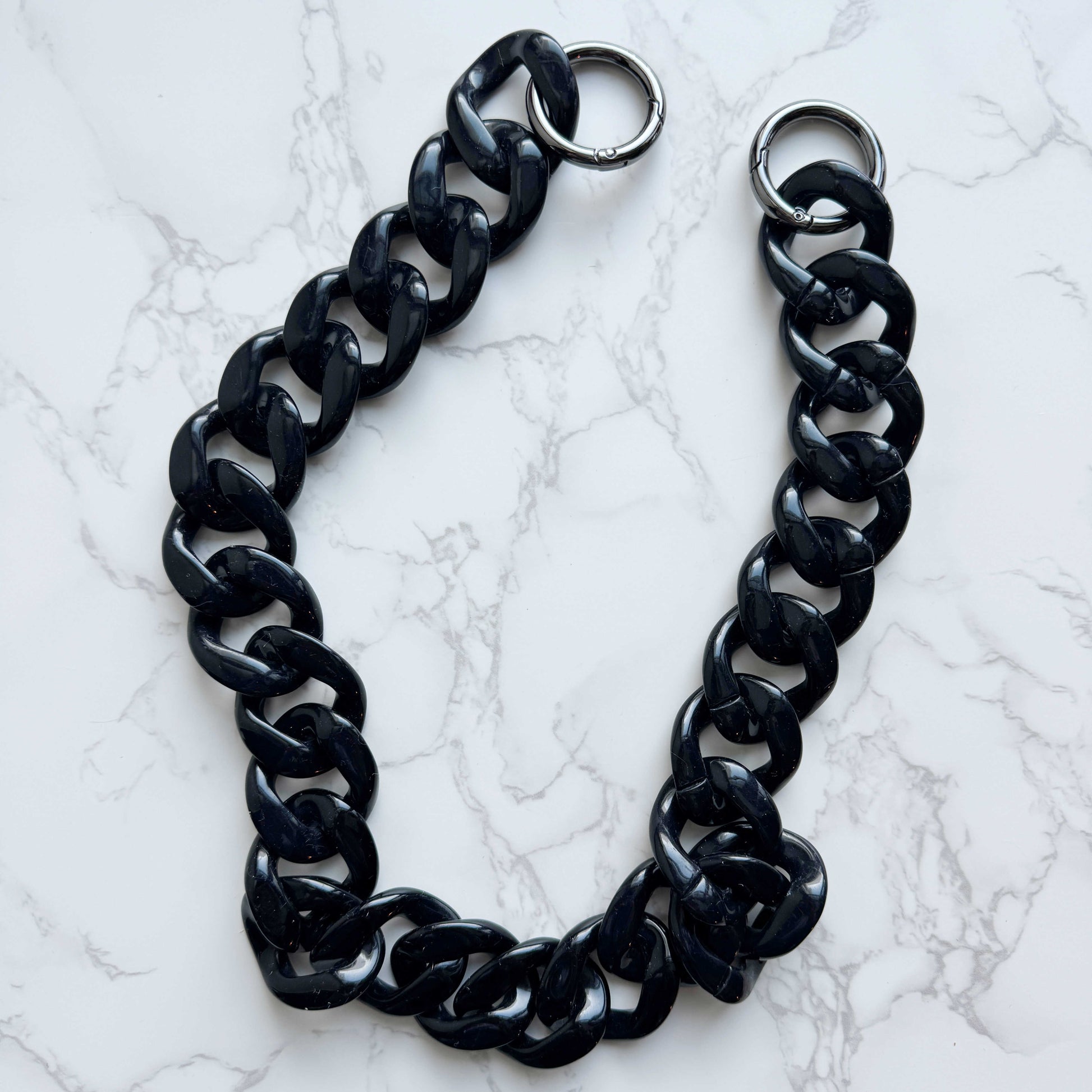 Black acrylic bag chain