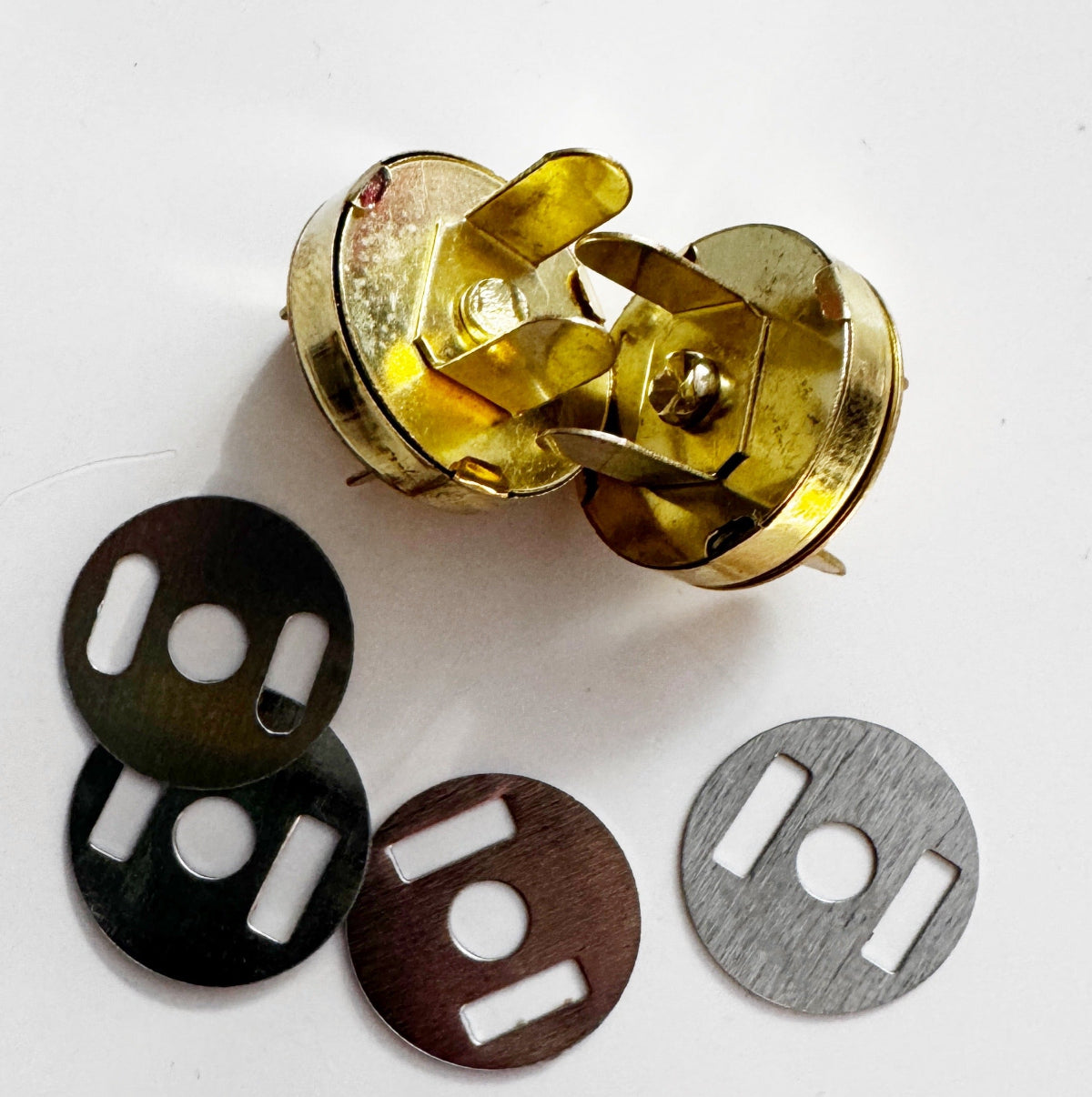 gold color magnetic snaps