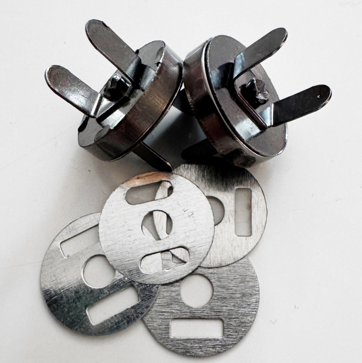 gunmetal color magnetic snaps
