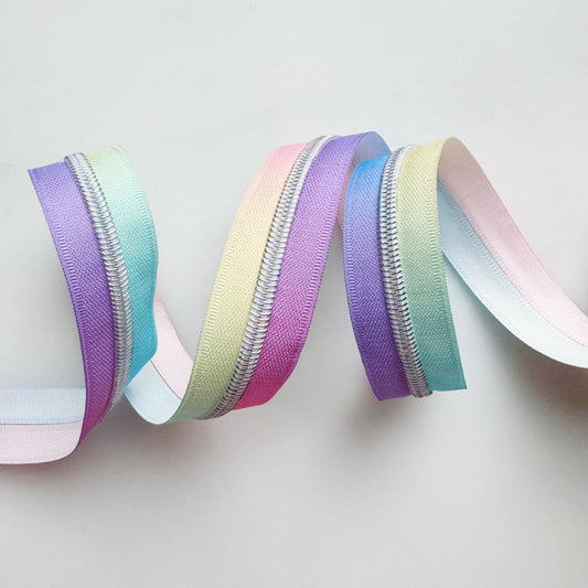 Sew Quirky Iridescent Rainbow #5 Zipper Pulls - 10 pack – Daisy Avenue  Fabrics