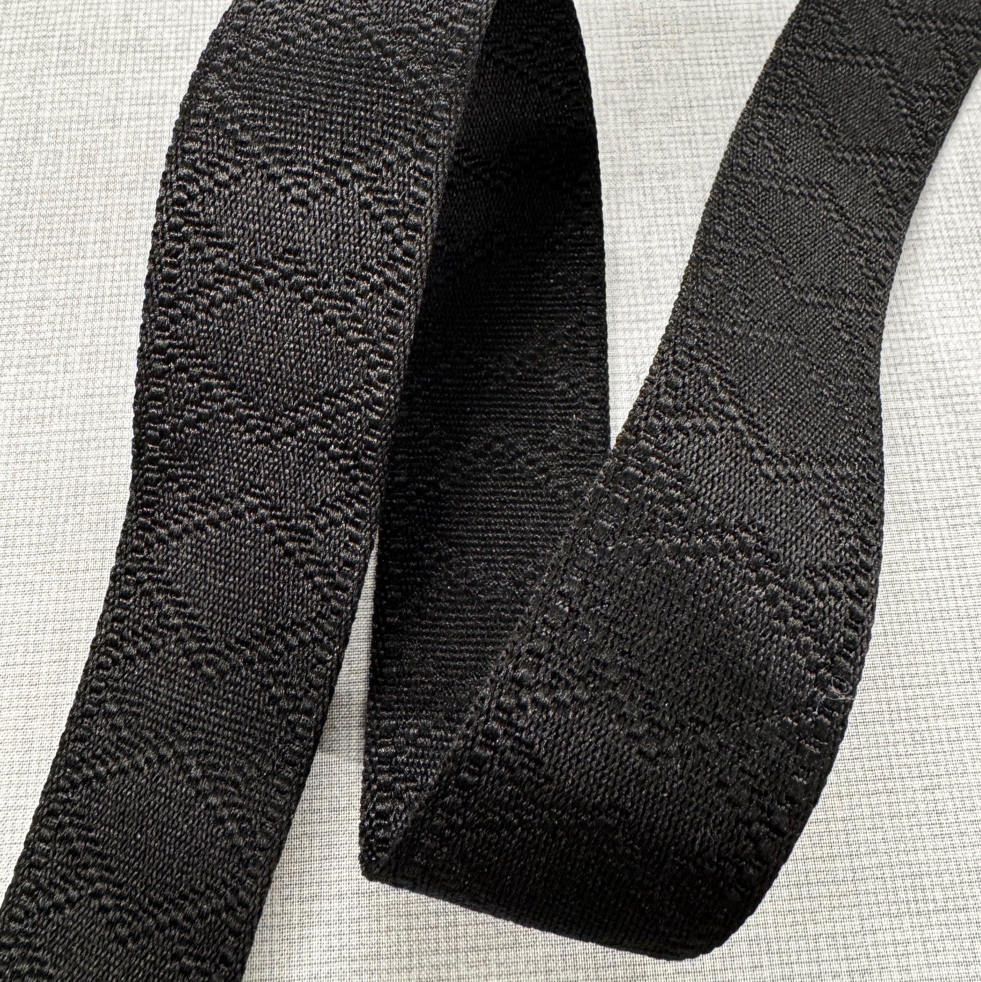 Black patterned strap (9D44D092)
