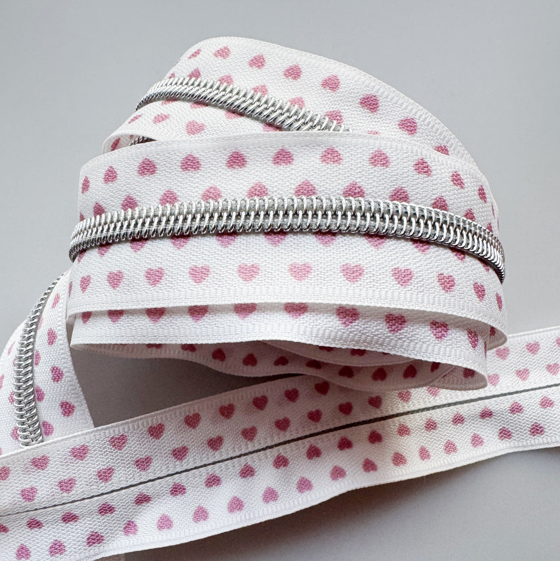 #5 Pink Hearts Print Zipper Pack with Silver Teeth - 3 Yards Continuous Zipper Tape