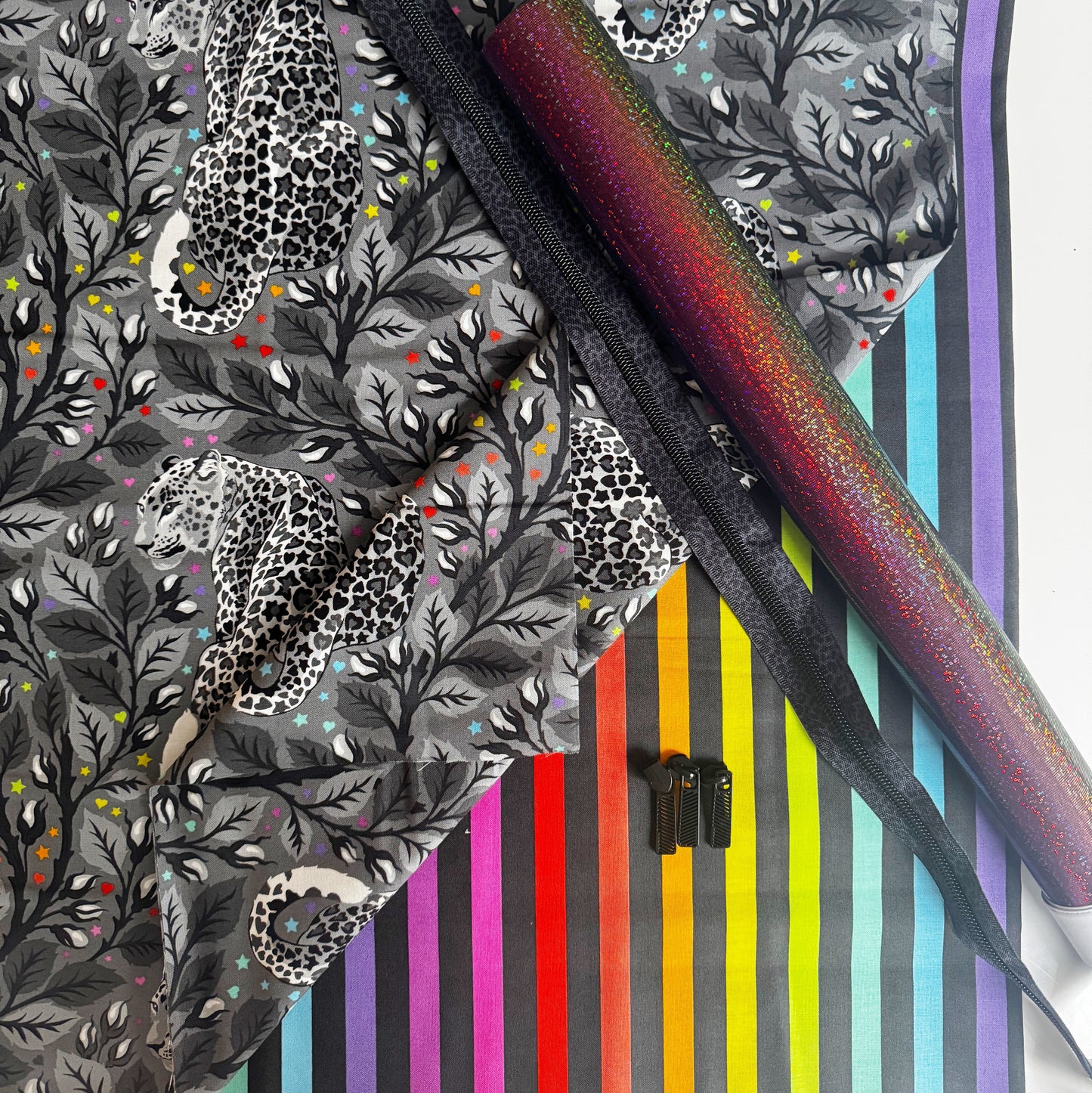 Friday Bundle Tula Pink fabric + Blue Sparkle Vinyl + Zip